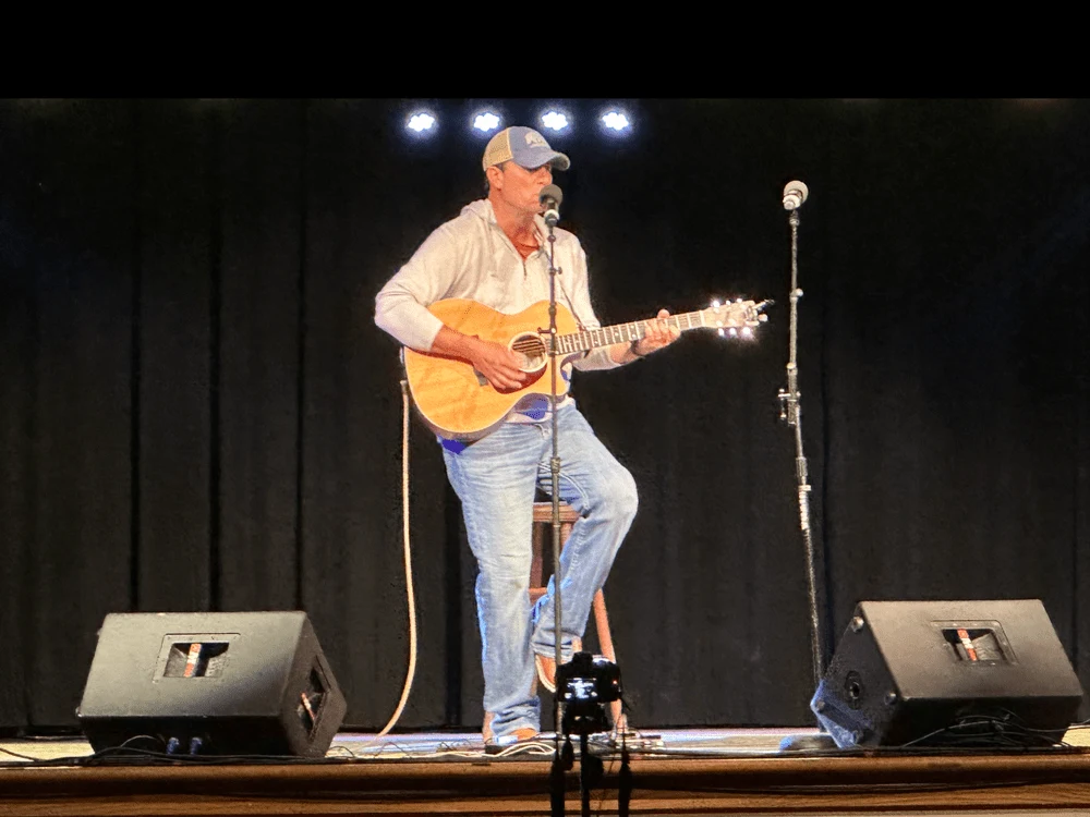 Rogers Lee on stage